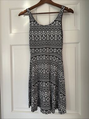 Express Black & White Tribal Print Tank Dress, size Small